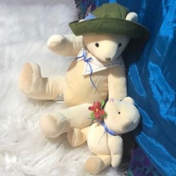 📌Hallmark Momma Bear with Baby Bear with green Hat - Picture 7 of 9